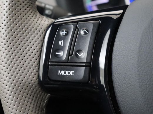 Toyota Yaris 1.5 Hybrid Dynamic Bi-Tone ActivLease financial lease