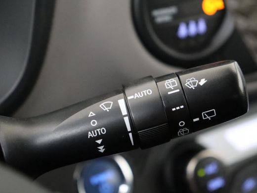 Toyota Yaris 1.5 Hybrid Dynamic Bi-Tone ActivLease financial lease