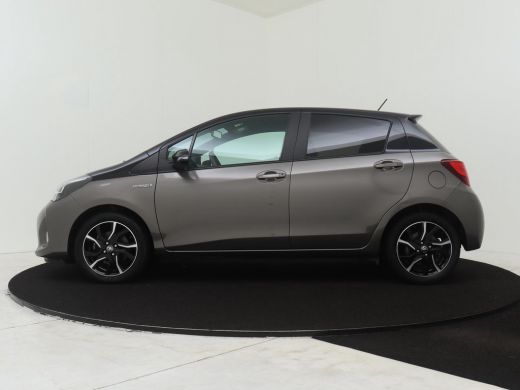 Toyota Yaris 1.5 Hybrid Dynamic Bi-Tone ActivLease financial lease