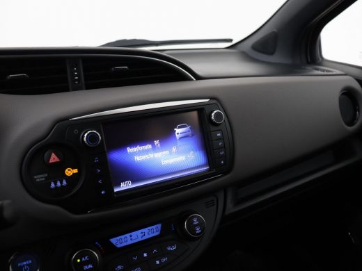 Toyota Yaris 1.5 Hybrid Dynamic Bi-Tone ActivLease financial lease