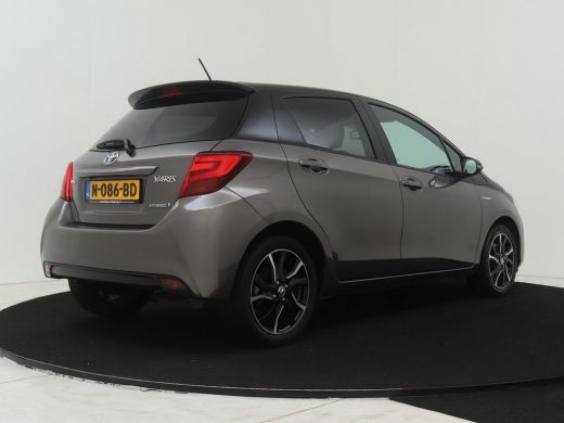 Toyota Yaris 1.5 Hybrid Dynamic Bi-Tone ActivLease financial lease