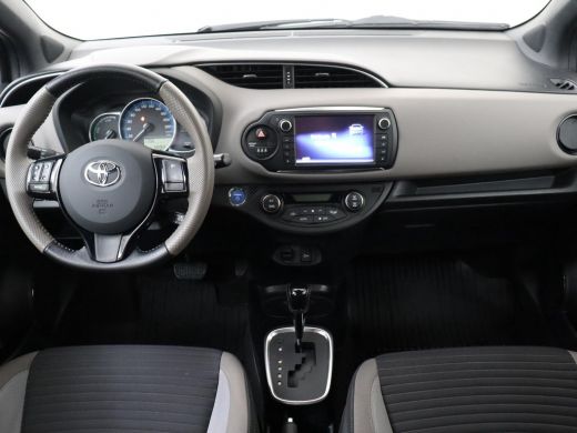 Toyota Yaris 1.5 Hybrid Dynamic Bi-Tone ActivLease financial lease