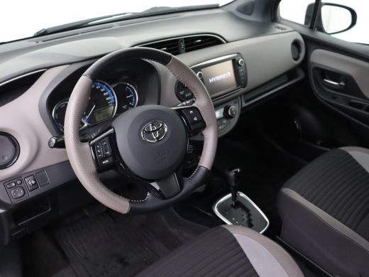 Toyota Yaris 1.5 Hybrid Dynamic Bi-Tone ActivLease financial lease