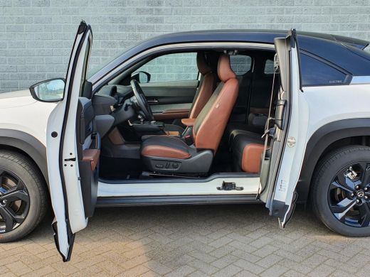 Mazda MX-30 E-Skyactiv 145 First Edition | 8% Bijtelling | Incl BTW !!! | Apple Carplay | Navi | ActivLease financial lease