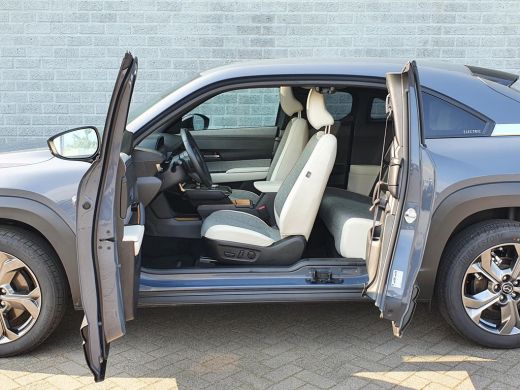 Mazda MX-30 E-Skyactiv 145 Luxury | 8% Bijtelling | Incl BTW !!! | Apple Carplay | Navi | ActivLease financial lease
