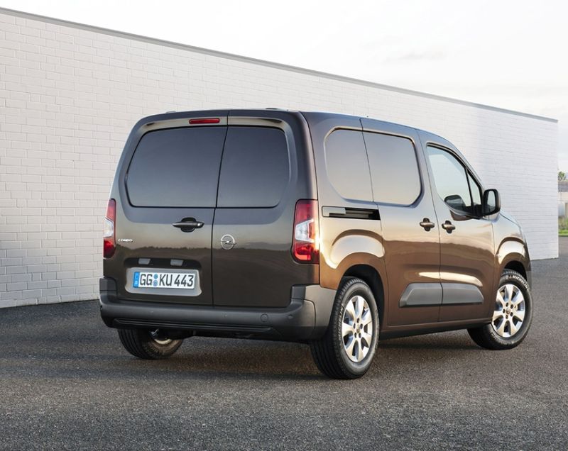 Opel Combo 50kWh L2 136 PK - 800 KG LAADVERMOGEN