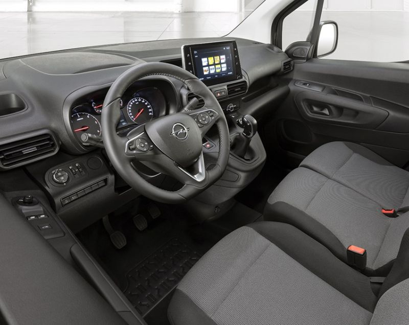 Opel Combo 50kWh L2 136 PK - 800 KG LAADVERMOGEN