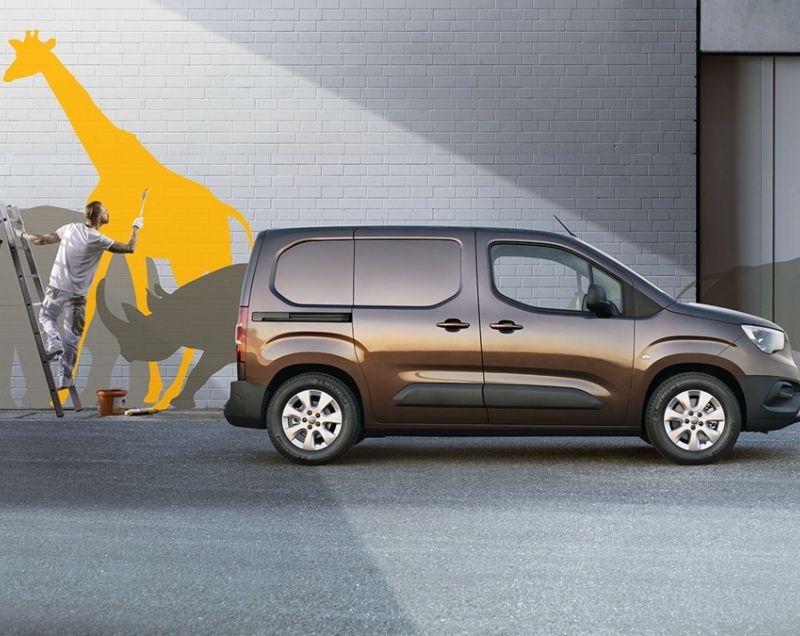 Opel Combo 50kWh L2 136 PK - 800 KG LAADVERMOGEN