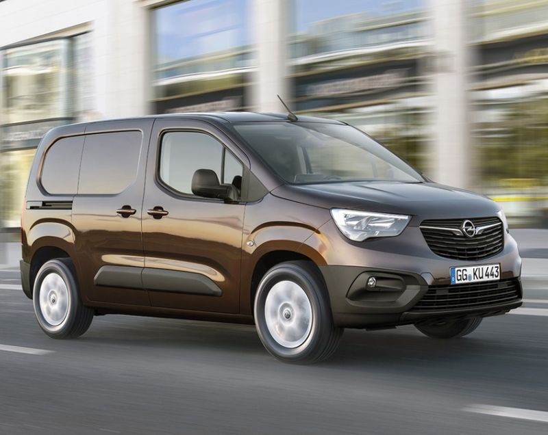 Opel Combo 50kWh L2 136 PK - 800 KG LAADVERMOGEN