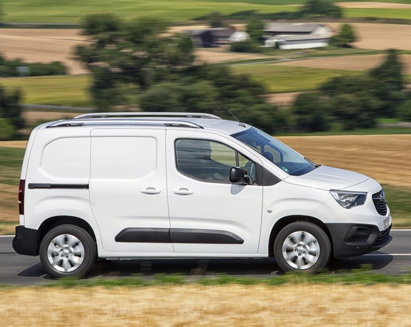Opel Combo 50kWh L2 136 PK - 800 KG LAADVERMOGEN