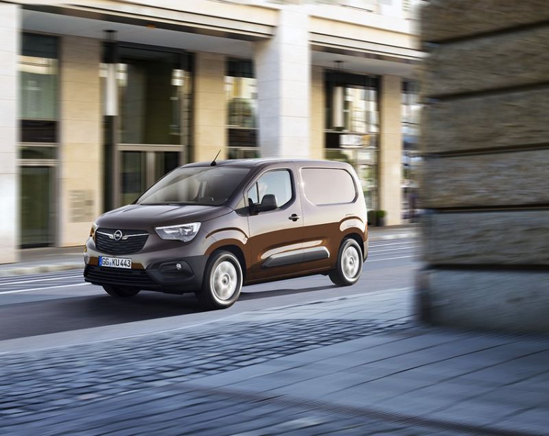 Opel Combo 50kWh L2 136 PK - 800 KG LAADVERMOGEN Opel Combo 50kWh L2 136 PK - 800 KG LAADVERMOGEN