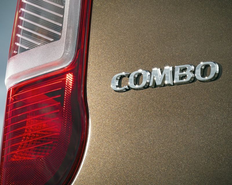 Opel Combo 50kWh L1 136 PK + COMFORT CONNECT PAKKET