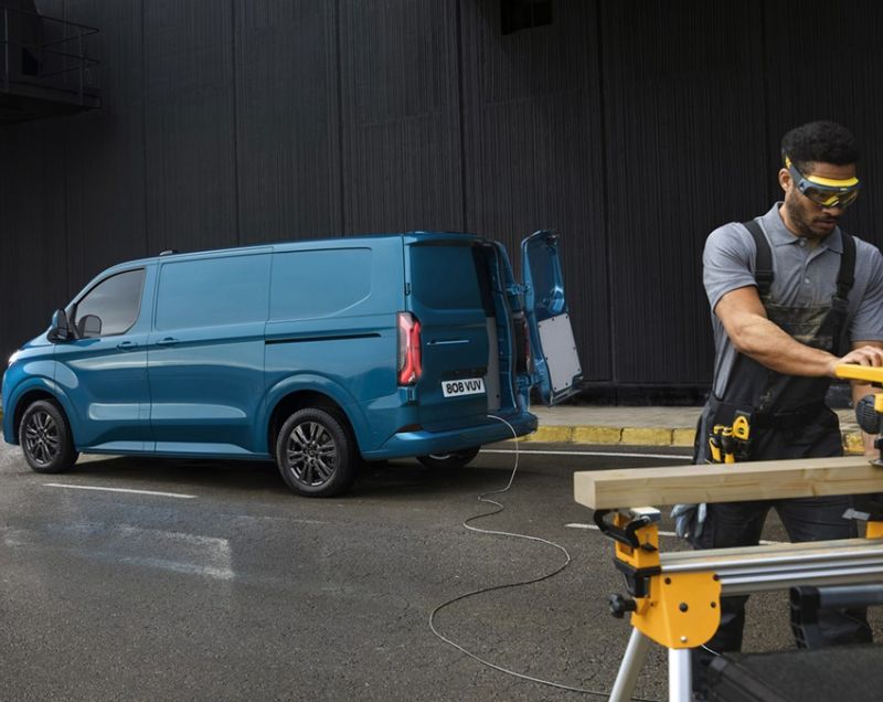 Ford Transit Custom 2.0tdci L1H1 340 Trend 130 PK, Frozen White + ACHTERUITRIJCAMERA / TREKHAAK
