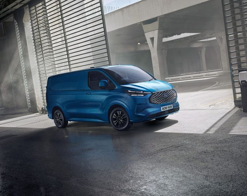 Ford Transit Custom 2.0tdci L1H1 340 Trend 130 PK, Frozen White + ACHTERUITRIJCAMERA / TREKHAAK