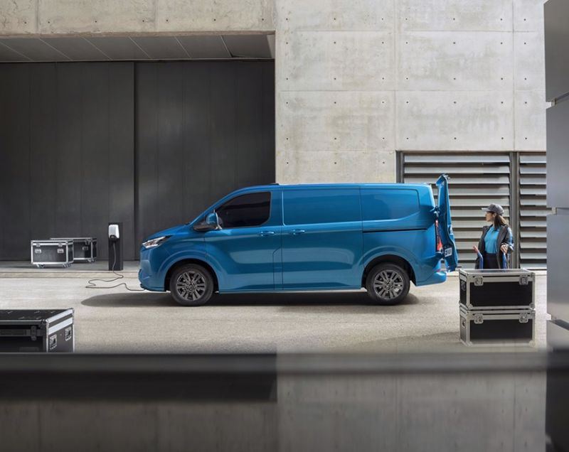 Ford Transit Custom 2.0tdci L1H1 340 Trend 130 PK, Frozen White + ACHTERUITRIJCAMERA / TREKHAAK Ford Transit Custom 2.0tdci L1H1 340 Trend 130 PK, Frozen White + ACHTERUITRIJCAMERA / TREKHAAK