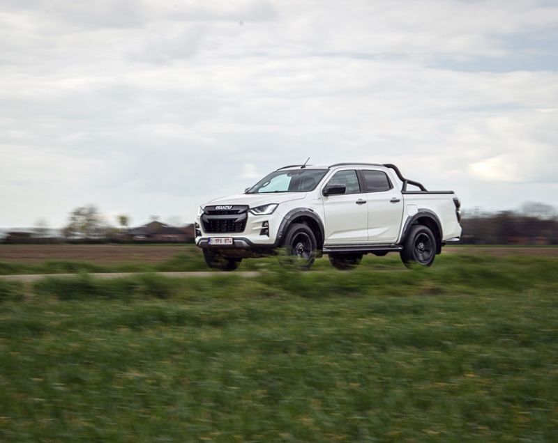 Isuzu D-max 1.9d ec ls 4wd 120kW aut Isuzu D-max 1.9d ec ls 4wd 120kW aut