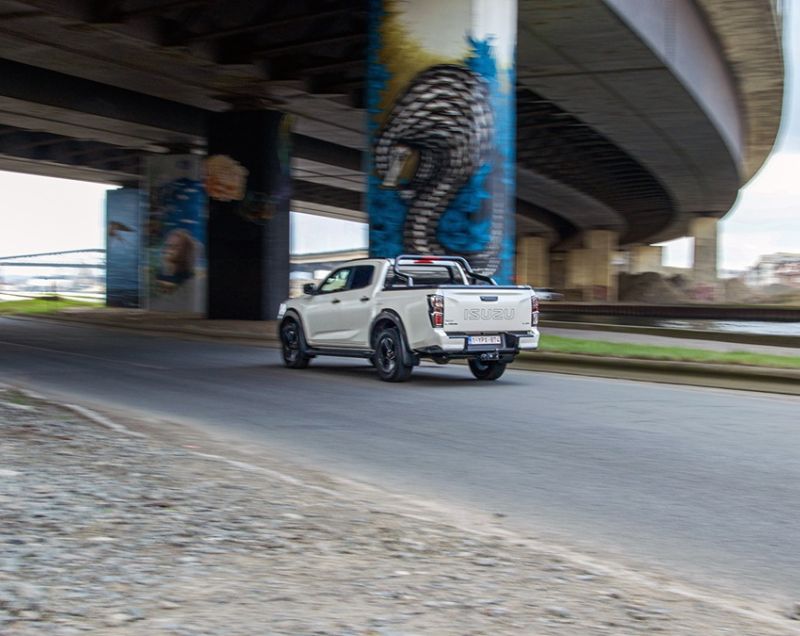 Isuzu D-max 1.9d ec ls 4wd 120kW aut Isuzu D-max 1.9d ec ls 4wd 120kW aut