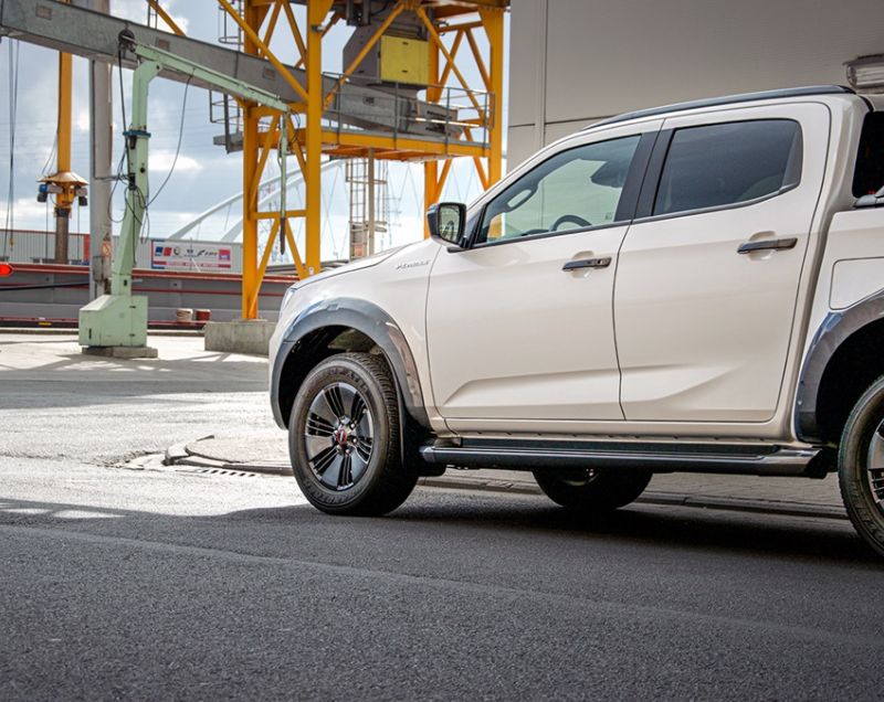 Isuzu D-max 1.9d ec ls 4wd 120kW aut Isuzu D-max 1.9d ec ls 4wd 120kW aut