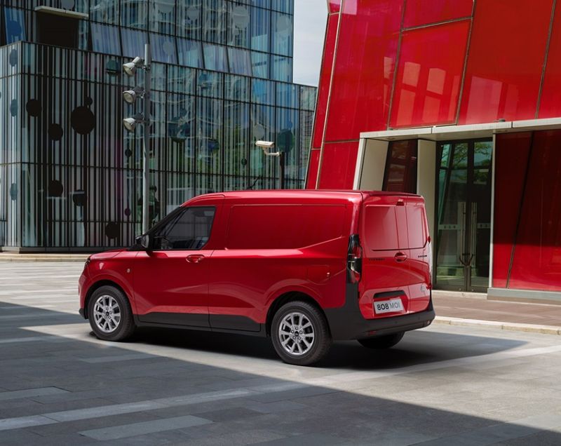 Ford Transit Courier 43.6kWh ev limited 100kW aut