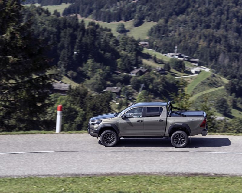 Toyota Hi-lux 2.8d-4d xc 4wd invincible 150kW aut