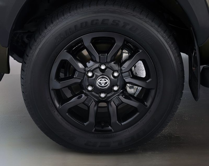 Toyota Hi-lux 2.8d-4d xc 4wd invincible 150kW aut