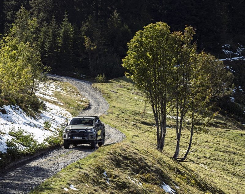 Toyota Hi-lux 2.8d-4d xc 4wd invincible 150kW aut