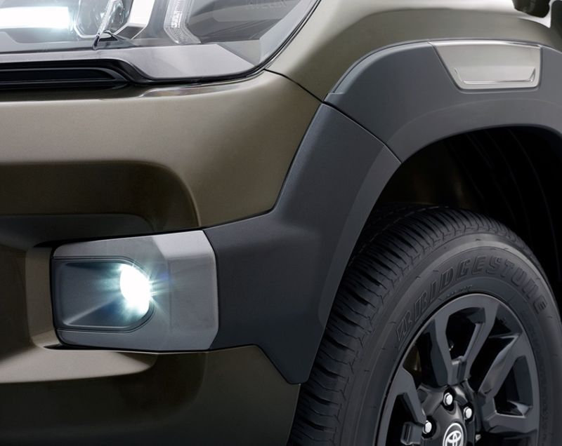 Toyota Hi-lux 2.8d-4d xc 4wd invincible 150kW aut
