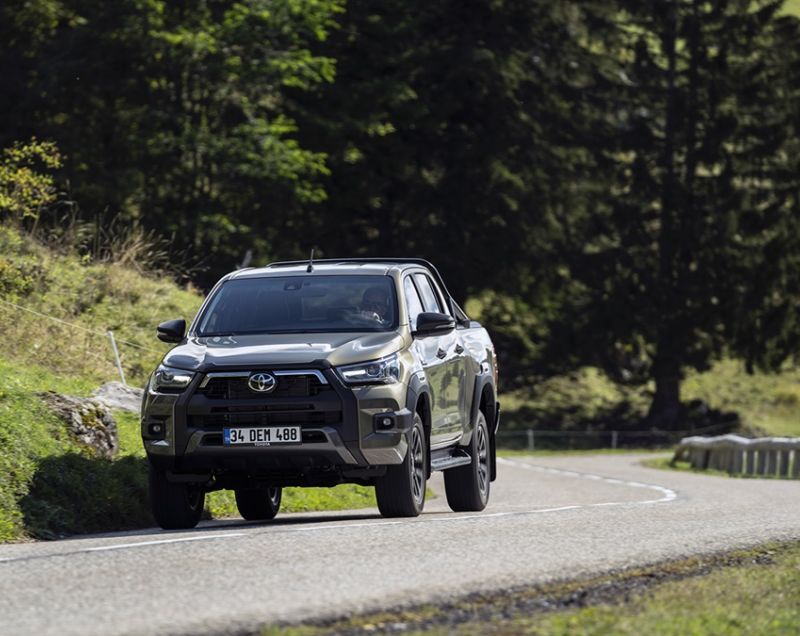 Toyota Hi-lux 2.8d-4d xc 4wd invincible 150kW aut