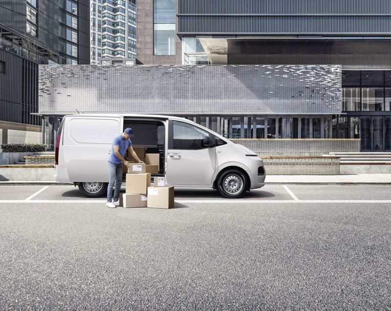 Hyundai Staria 1.6tgdi hev van 165kW