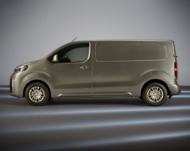 Toyota ProAce Worker 50kWh ev l2 long worker navigator standard range 100kW aut