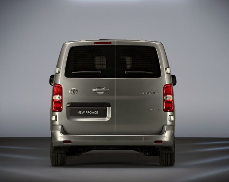 Toyota ProAce Worker 50kWh ev l2 long worker navigator standard range 100kW aut