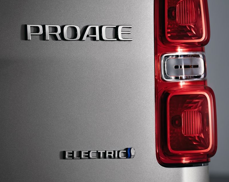 Toyota ProAce Worker 50kWh ev l2 long worker navigator standard range 100kW aut
