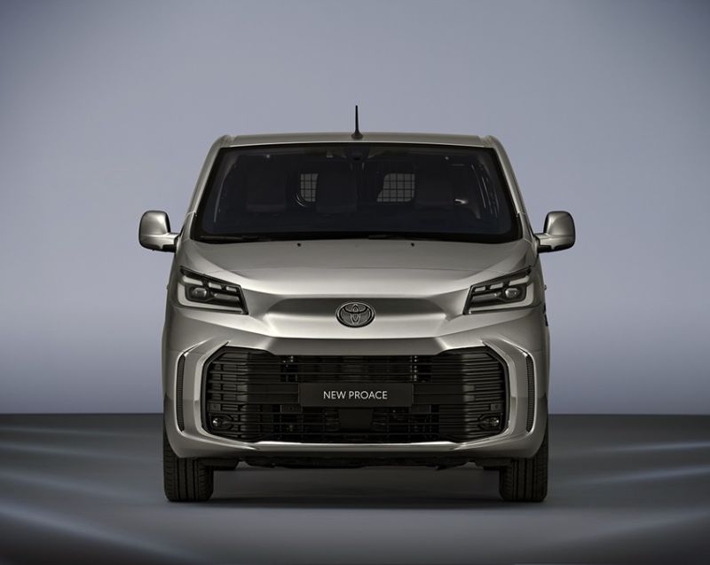 Toyota ProAce Worker 75kWh ev truck challenger extra range 100kW aut