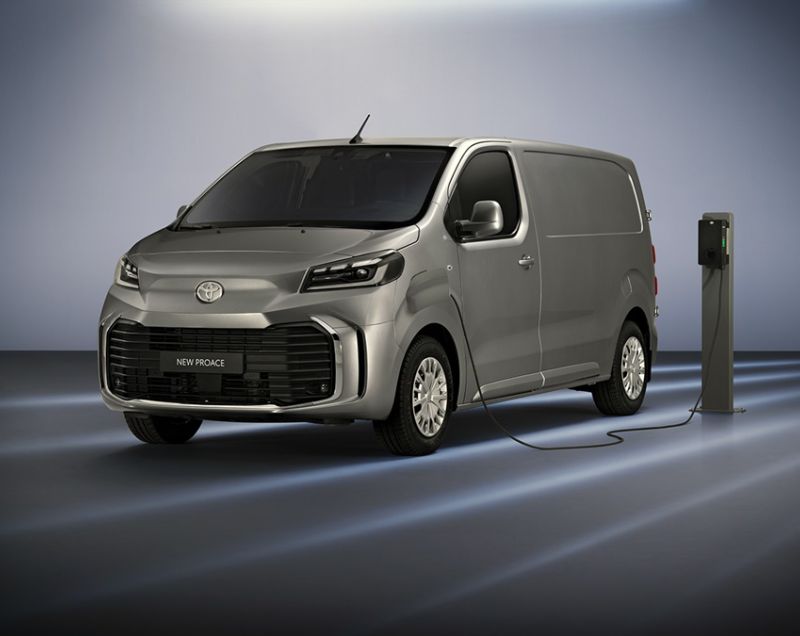 Toyota ProAce Worker 75kWh ev truck challenger extra range 100kW aut