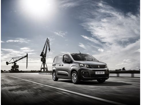 Peugeot Partner 50kWh L2 136 PK - 800 KG LAADVERMOGEN Peugeot Partner 50kWh L2 136 PK - 800 KG LAADVERMOGEN