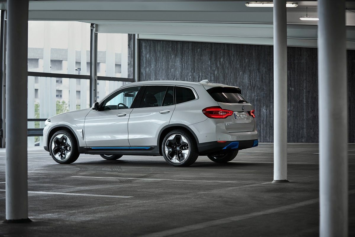 De BMW iX3 is er vanaf 71.000 euro