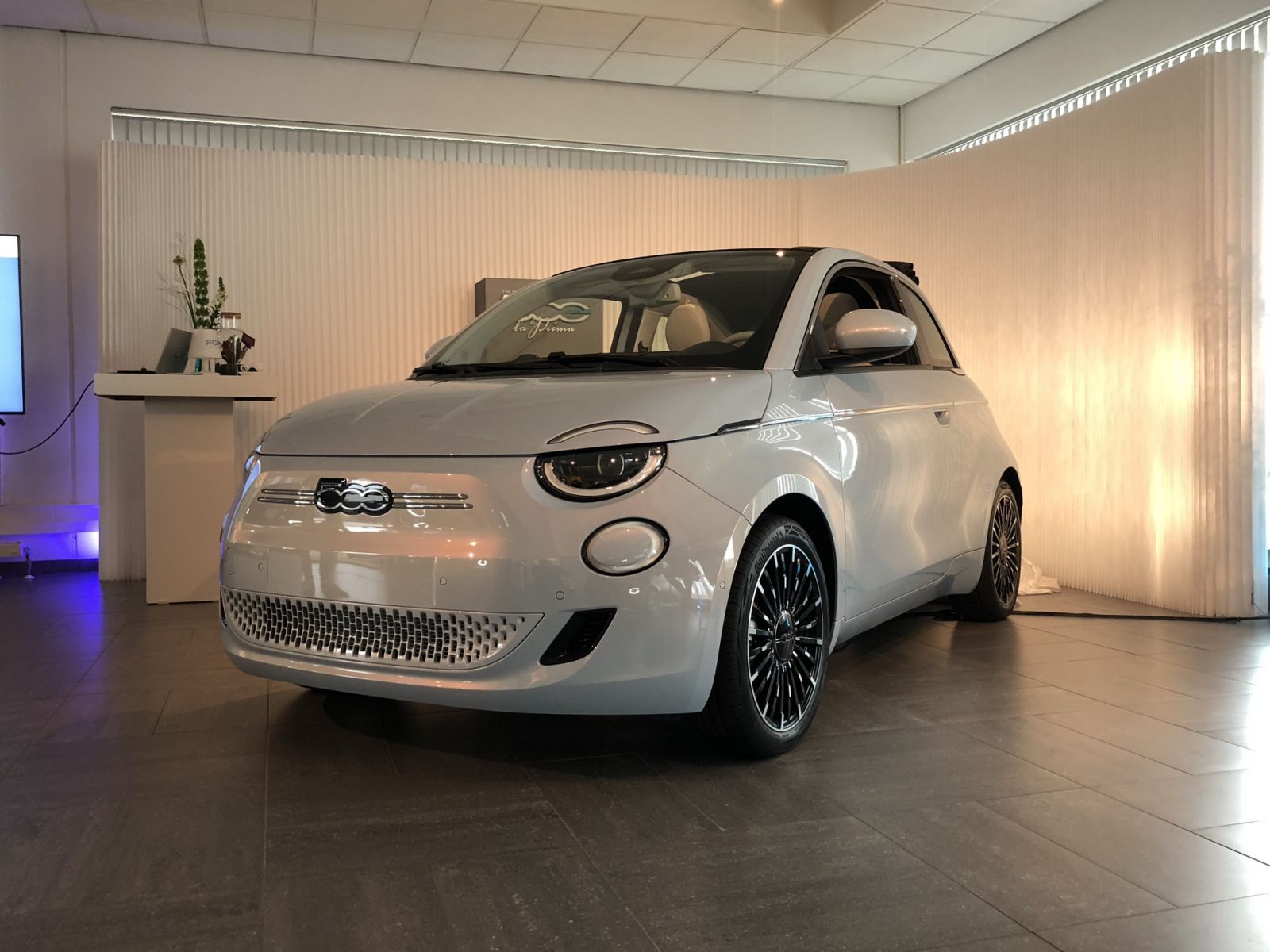 De Fiat 500e La Prima is extra rijk uitgerust