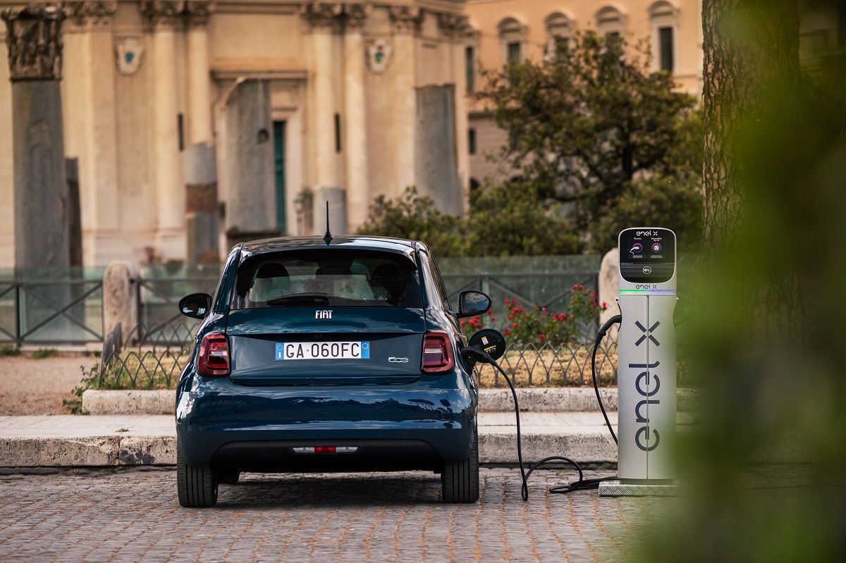 De Fiat 500e heeft een elektrisch rijbereik van 320 km