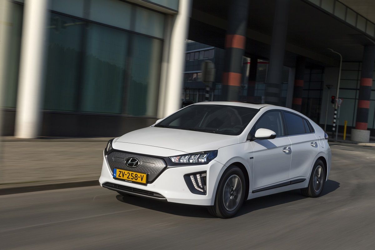 Jongleren Afdeling Bedoel Vernieuwde Hyundai IONIQ komt op stroom met drie aandrijvingen | ActivLease