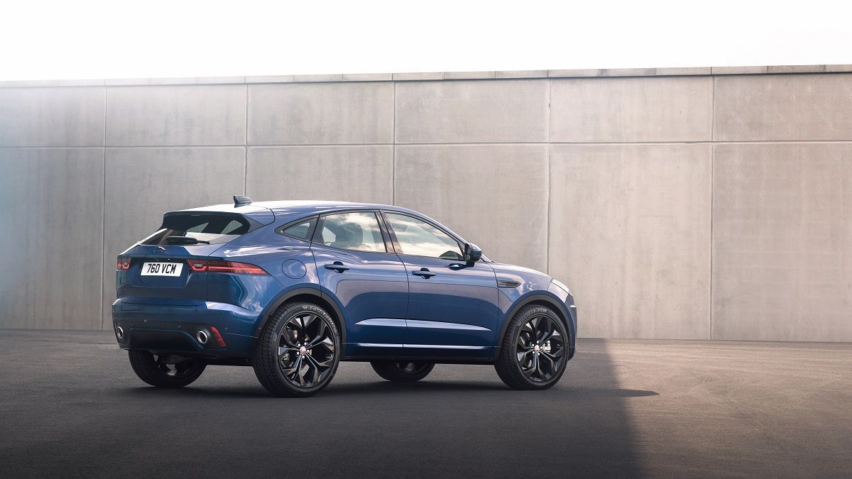 De Jaguar E-Pace P300e