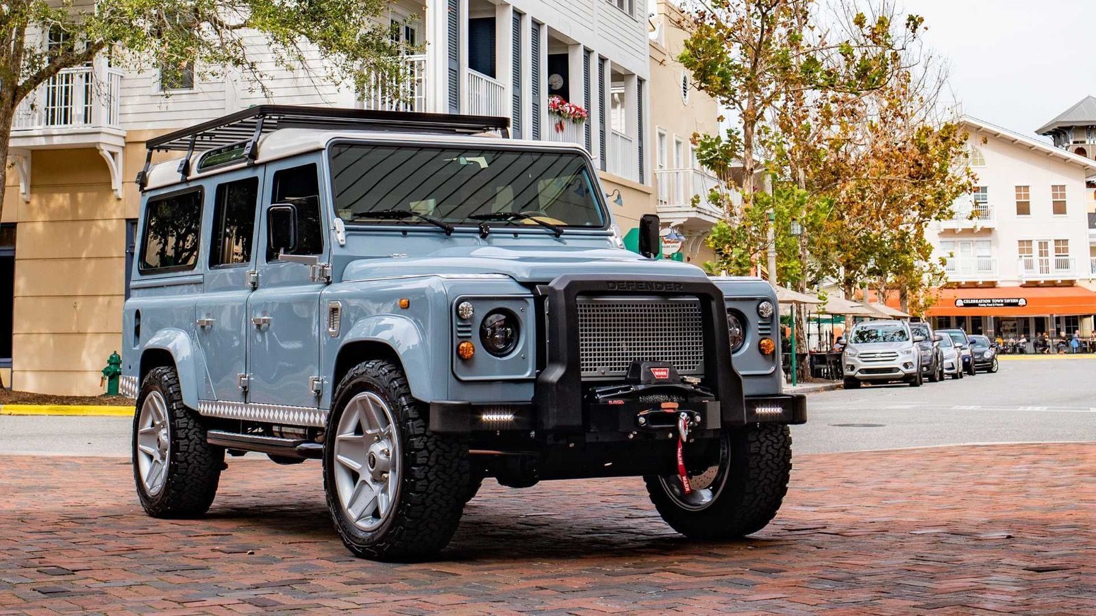 Land Rover Defender