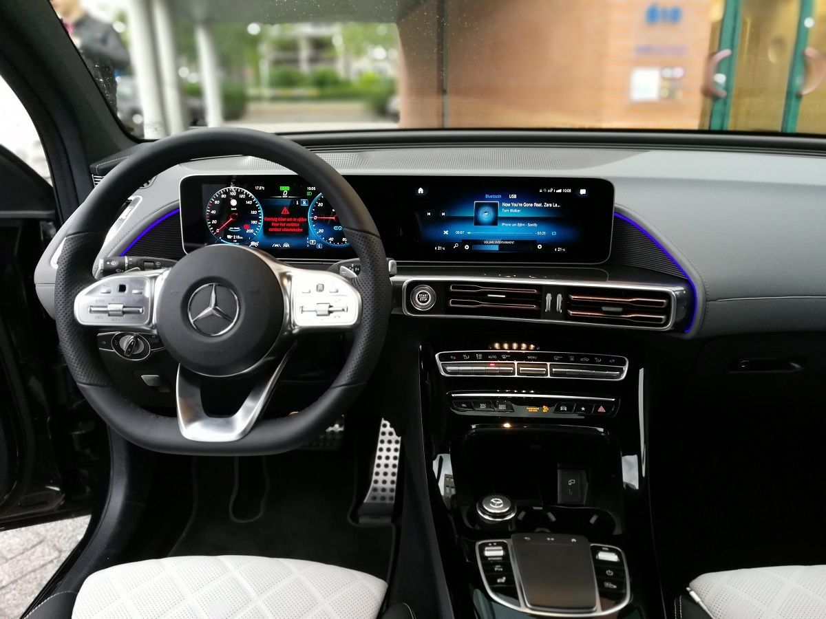 Mercedes-Benz EQC dashboard