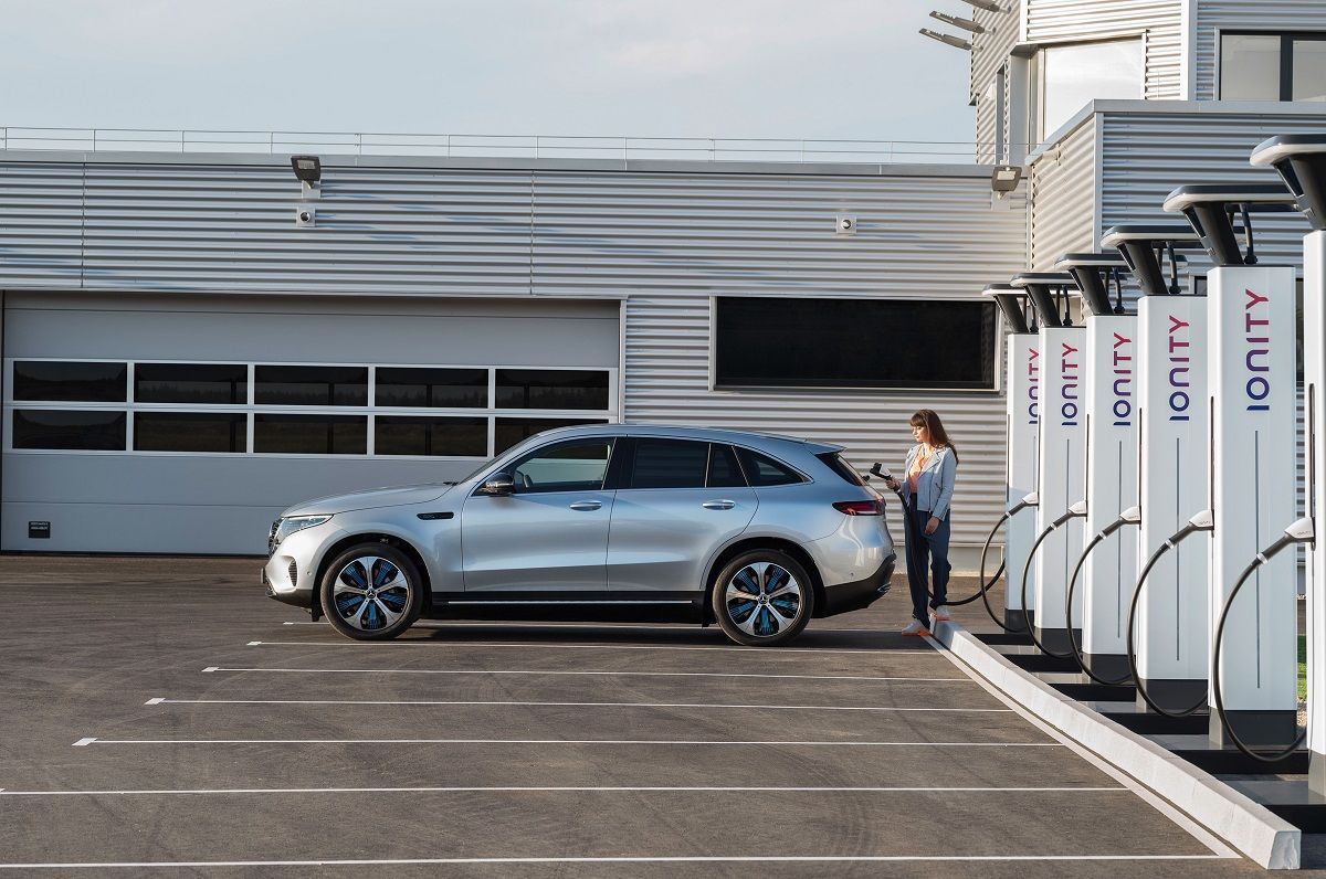 De Mercedes-Benz EQC kan snelladen bij Ionity