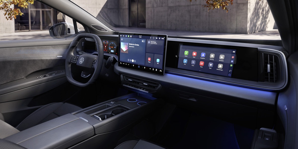 Het vernieuwde interieur van de Volkswagen ID. Tiguan met luxe afwerking en moderne bediening Interieur van de Volkswagen ID. Tiguan met digitaal instrumentarium, groot centraal touchscreen en extra scherm voor de passagier.
