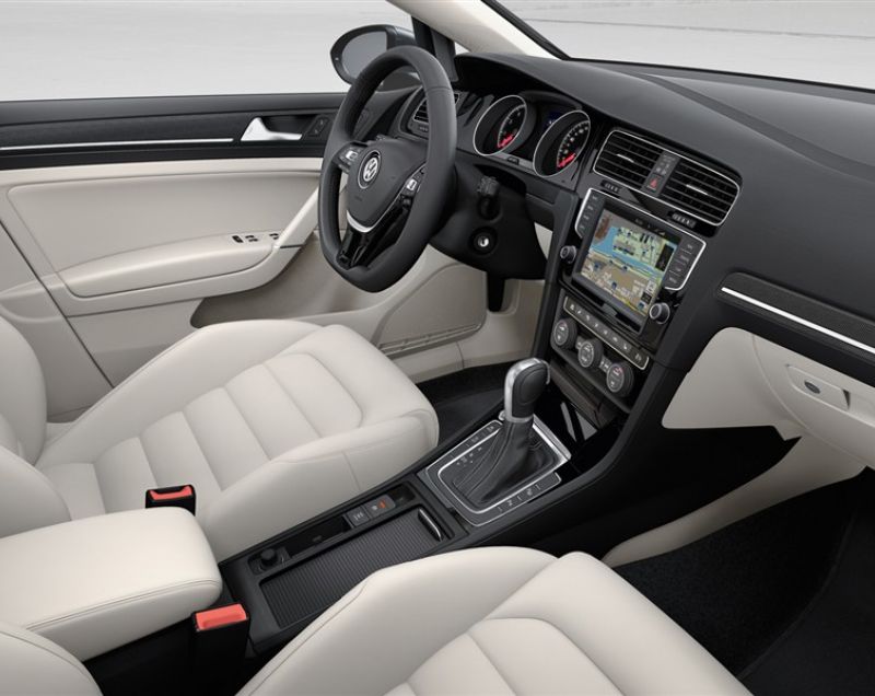 Volkswagen Golf GTE Connected Series Interior