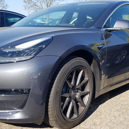 Tesla Model 3 18" standaard velgen Tesla Model 3 18" standaard velgen