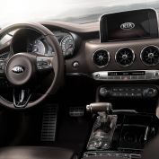 Kia-Stinger-Interieur