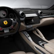 Financial lease Ferrari GTC4 Lusso interieur