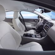 Jaguar XE 2015 stoelen