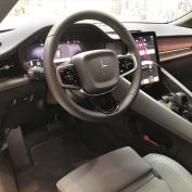 De Polestar 2 heeft een digitaal cockpit en 11,2 inch touchscreen